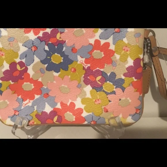Retired NWT Peyton Floral Medium Wristlet - Picture 3 of 6